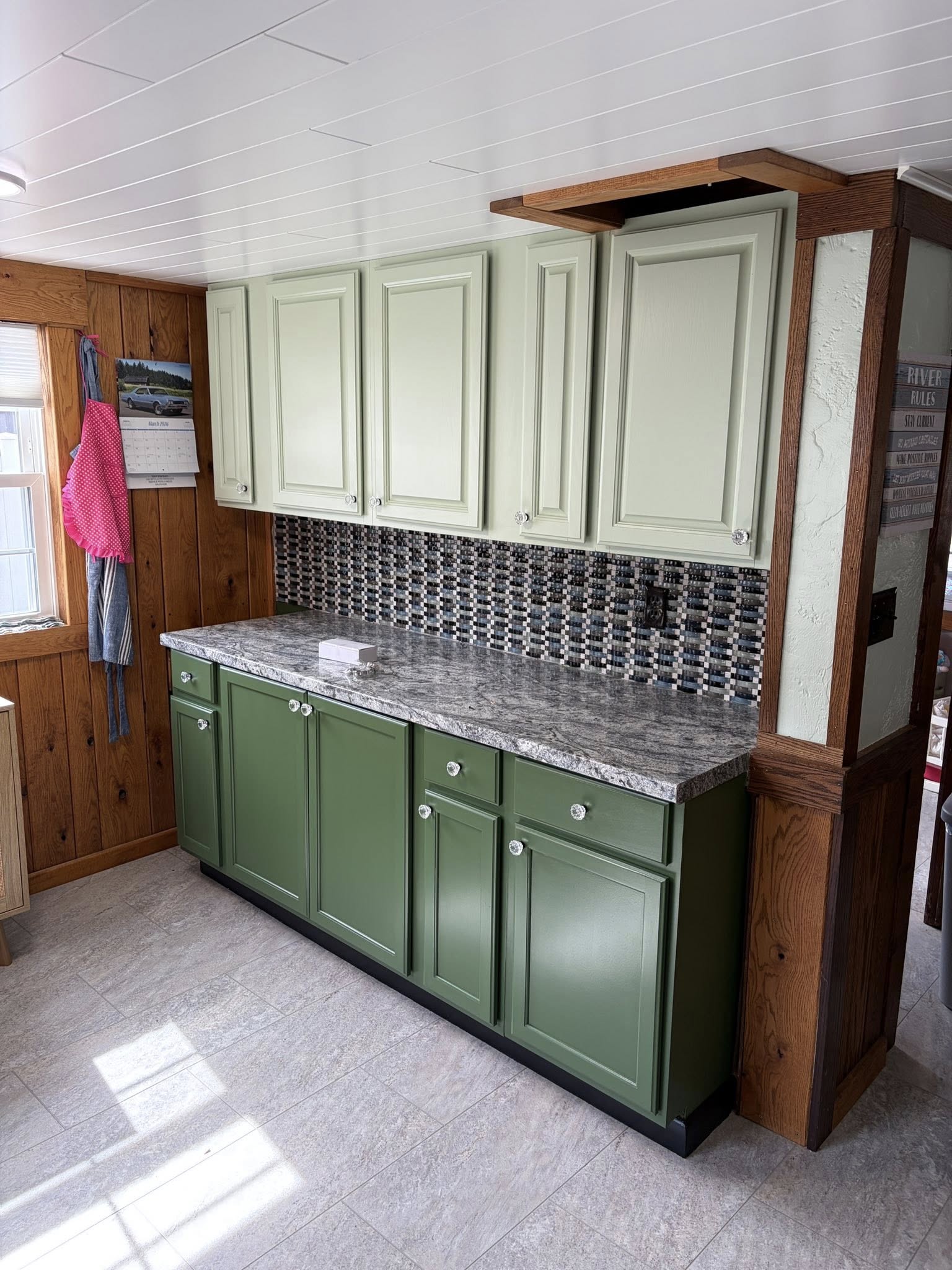 Two-tone green kitchen cabinets